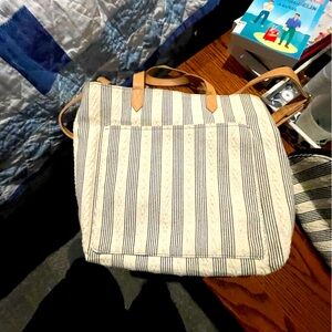 ThirtyOne bag with matching halfmoon pouch